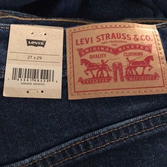NWT Levi’s High Waisted Mom Jeans - Picture 6 of 7